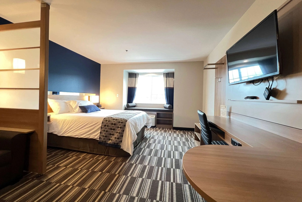 Microtel Inn & Suites by Wyndham Woodland Park