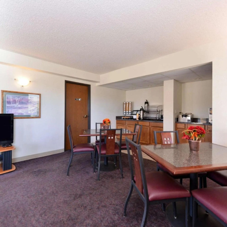 Executive Plus Inn and Suites