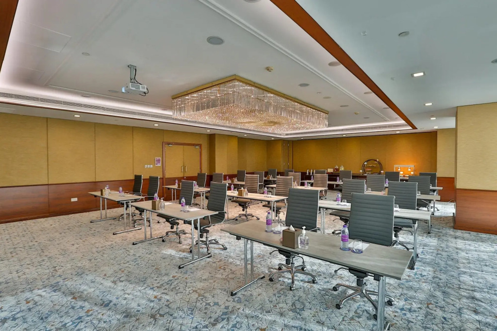 Park Regis Kris Kin Hotel
