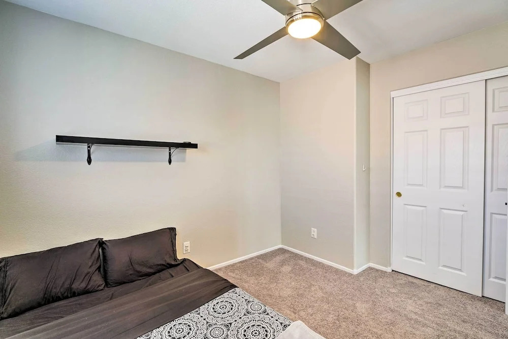Stylish House w/ Patio, 8 Mi to Vegas Strip!
