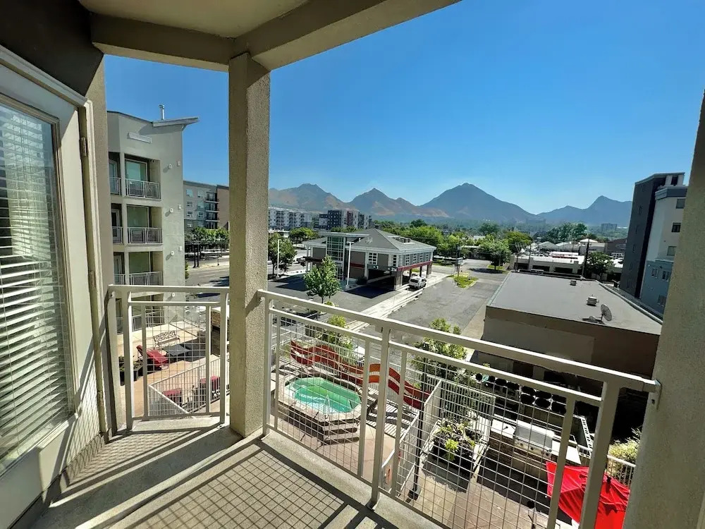 Downtown Condo with Great Mountain Views