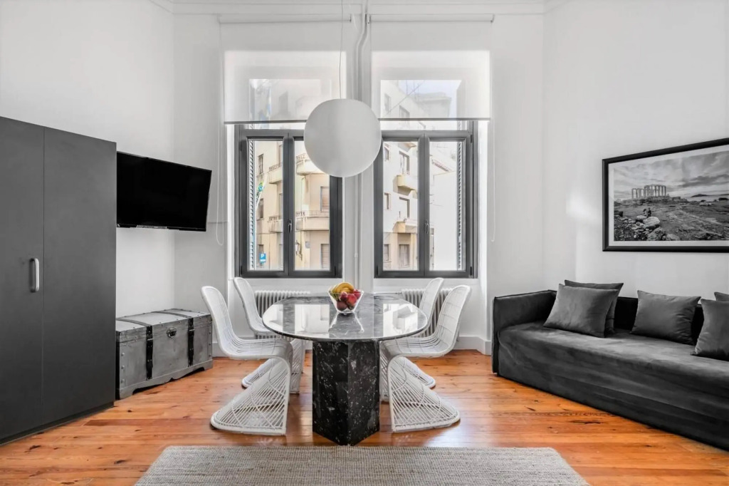 Art Pantheon Entire First Floor (Four-Bedrooms)