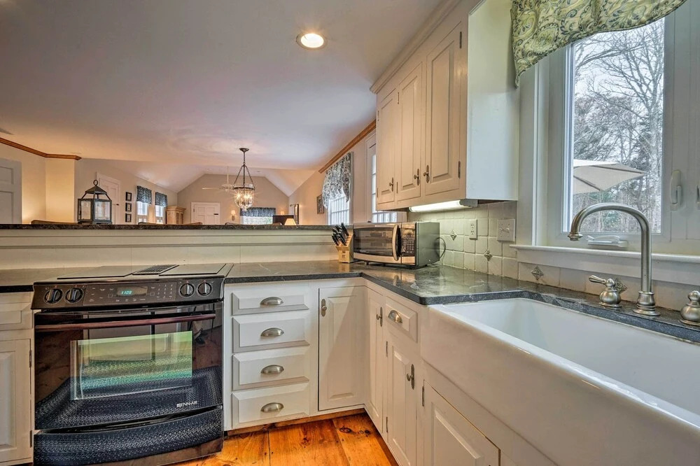 1 Mi to Nauset Beach: Upscale Orleans Home w/ Deck