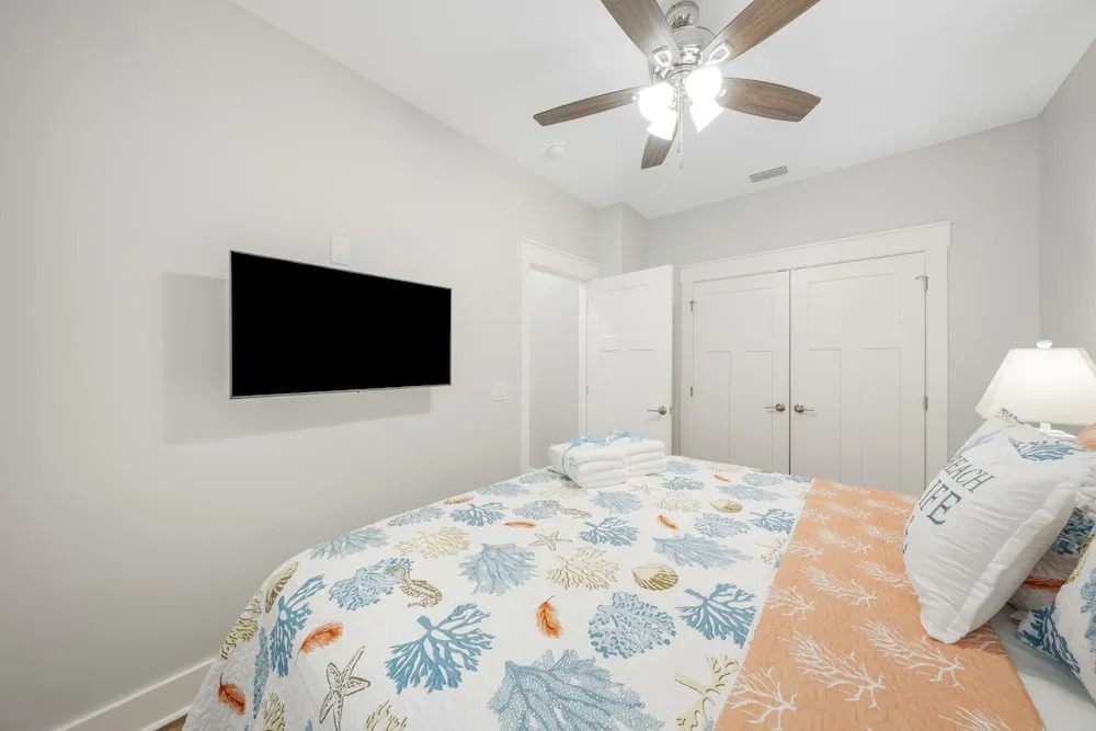 Laguna Peach: 3BA 2BA Retreat for 10! Explore Nearby Beaches & Activities