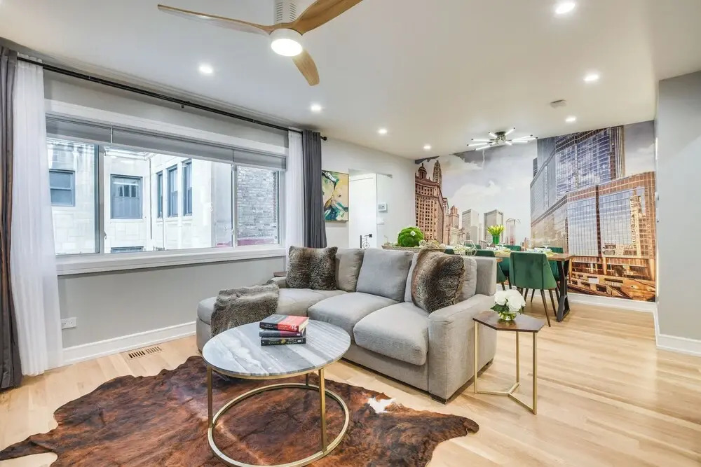 Stylish Chicago Retreat: Walk to Loyola University