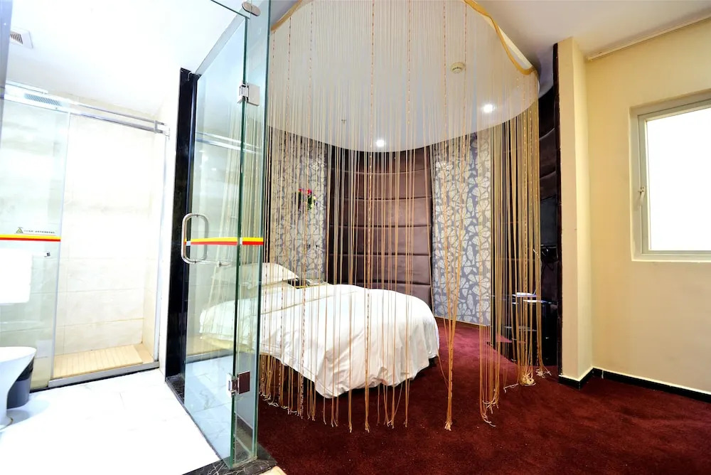 Borrman Hotel Guangzhou Sanliyuan Metro Station