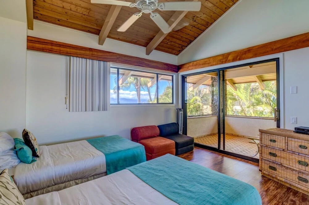 K B M Resorts- Bay-35 Presidential 5bd, 5ba Beach-front Estate, A/c, Private Yard!
