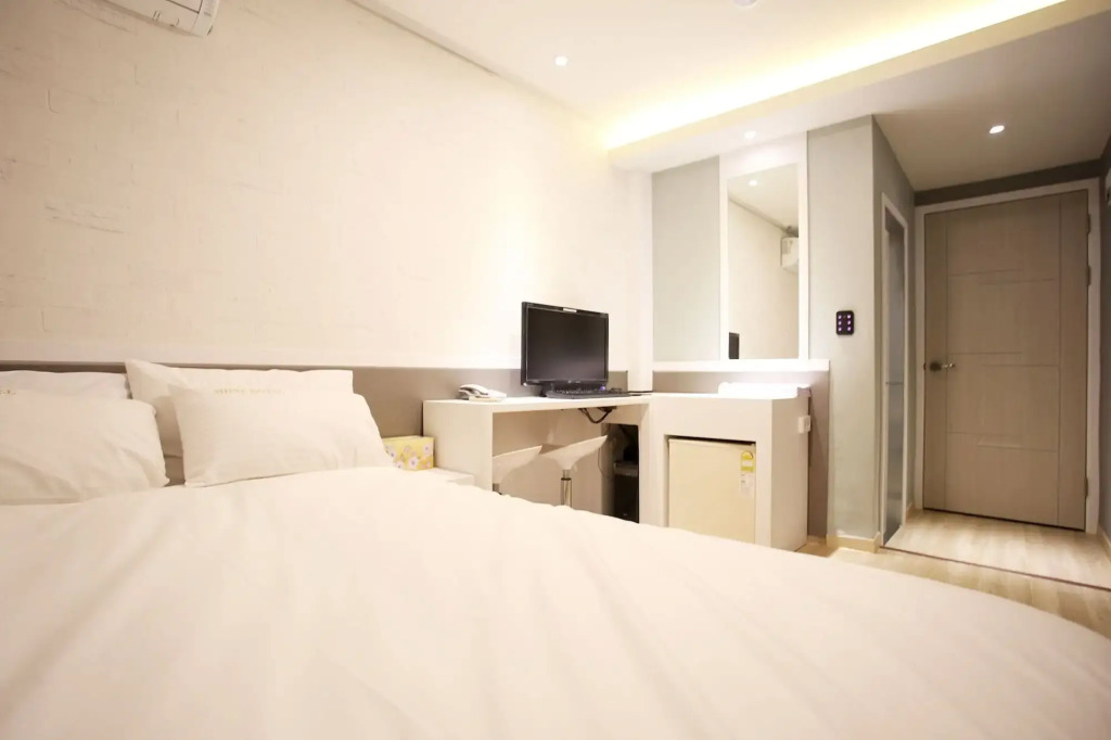 Shine Hotel