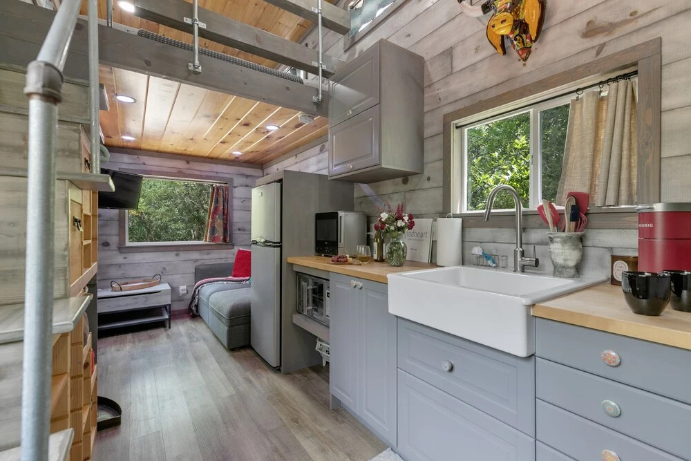 Stunning Modern Tiny Home W/grill