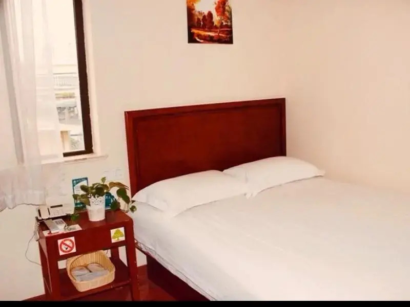 GreenTree Inn Shanghai Xujiahui Meiluo City 80,000 People Stadium Subway station Shell Hotel