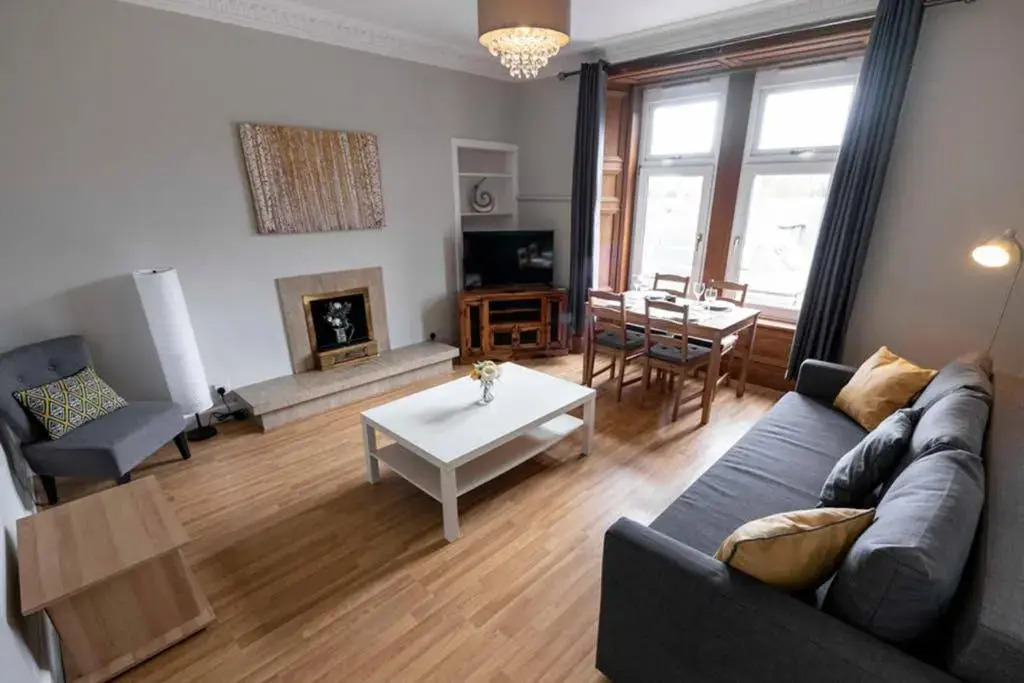 ☆ Bright, Modern West-End Apartment ☆