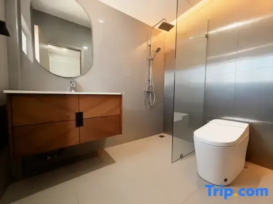 Pattaya Zhongtian Beach Villa / Close to the Beach / 4 Bedrooms 5 Bathrooms 2 Living Rooms
