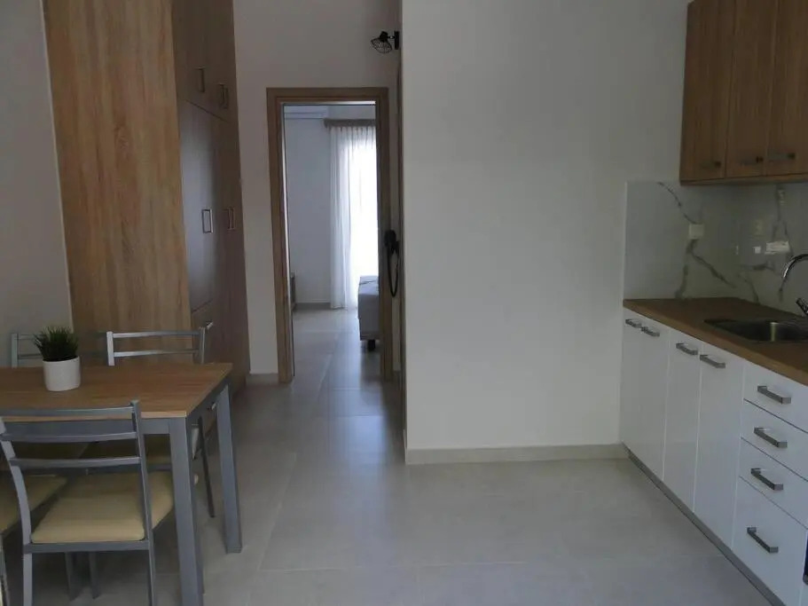 Chrysanthe's Apartments No4