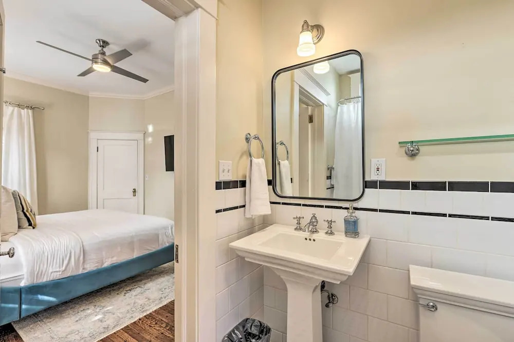 Bright Apartment 3 Mi to Downtown Birmingham!