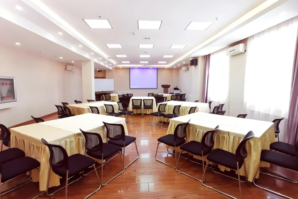 Home Inn Shenyang Zhangshi Development Zone Metro Station