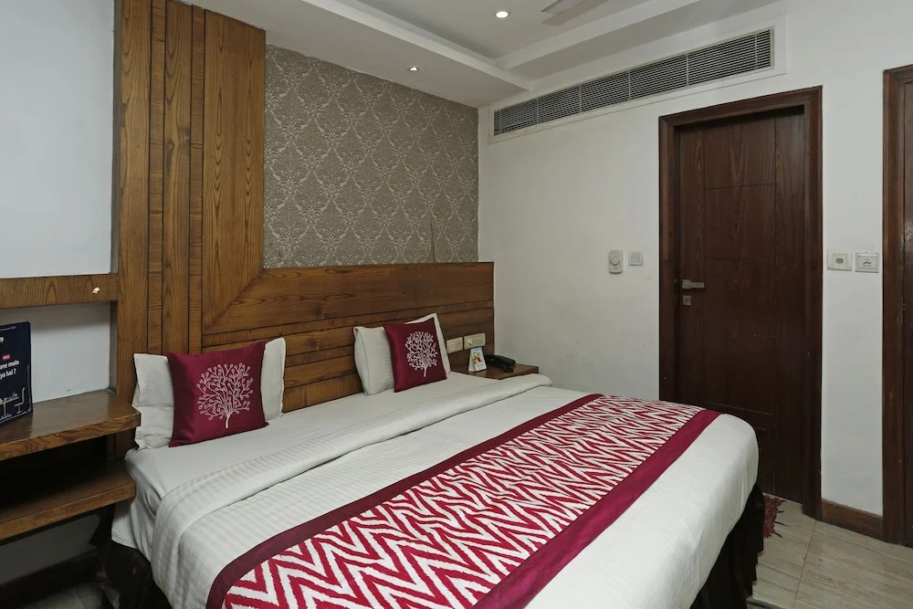 Collection O 8479 Hotel Ambience