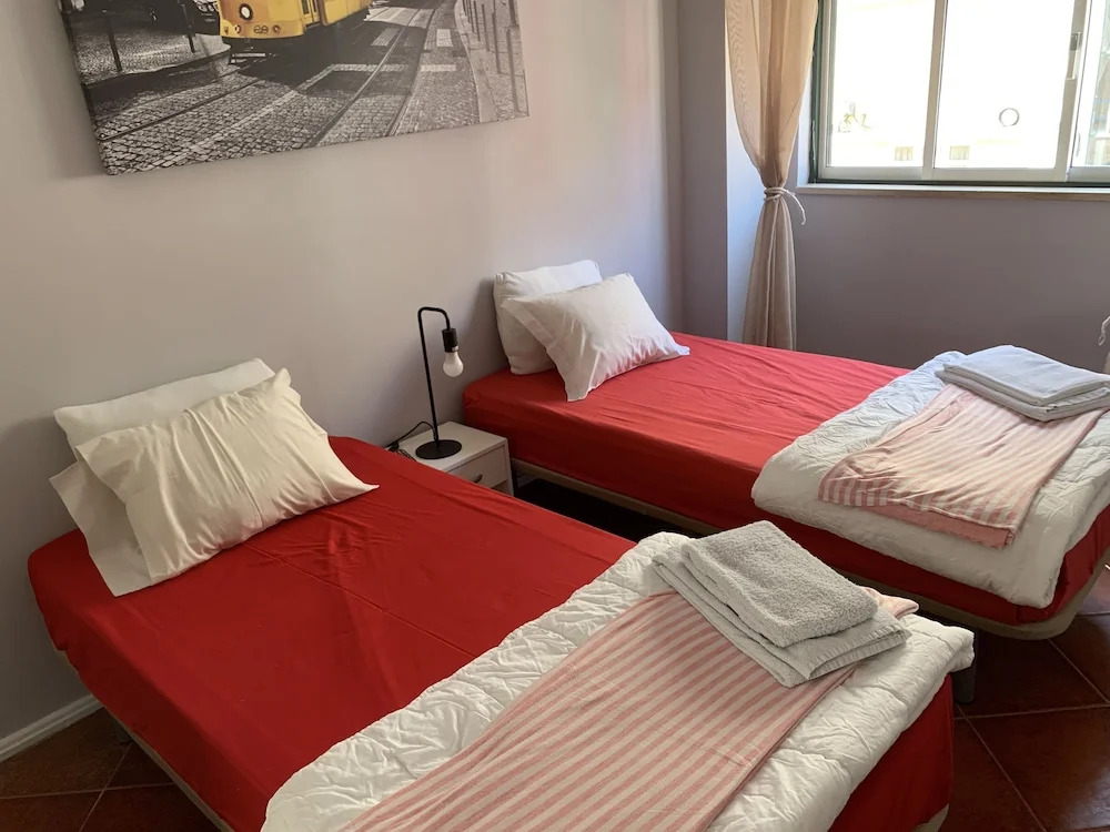 Lovely 2-bed Apartment in Lisbon Center