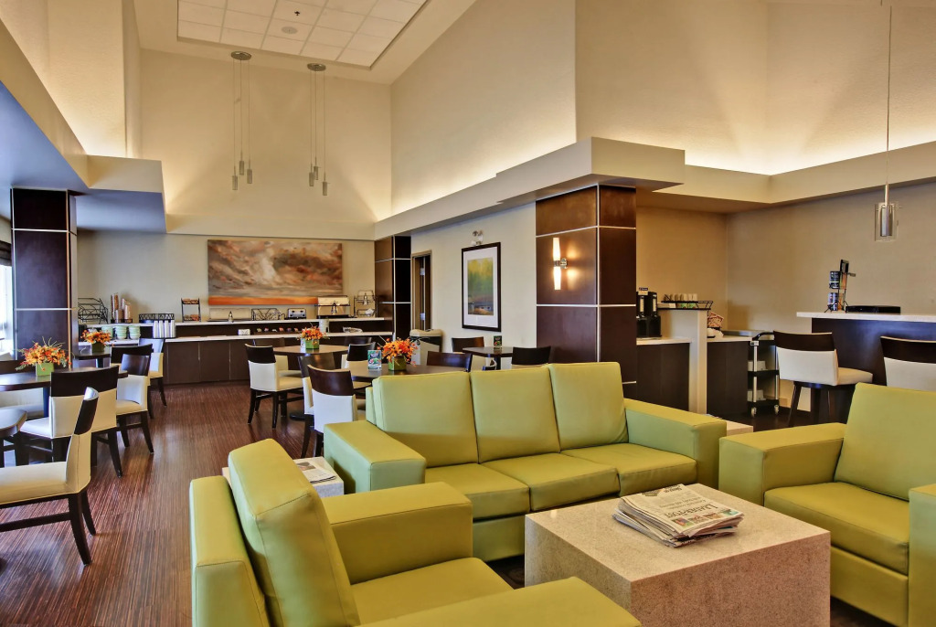 Home Inn & Suites Regina East