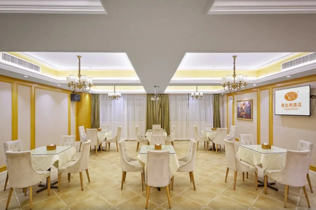 Vienna Hotel (Nanjing Wende Road Metro Station Yanchuang Park)