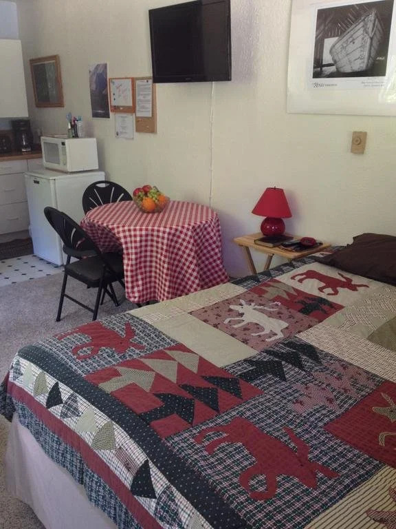 Red Cabin Bed & Breakfast