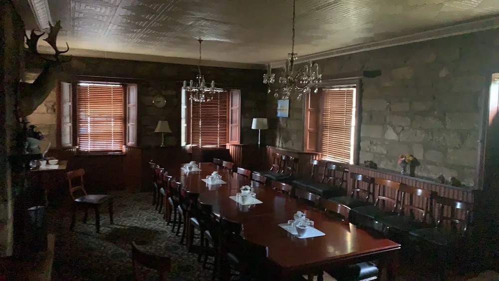Ross Hotel