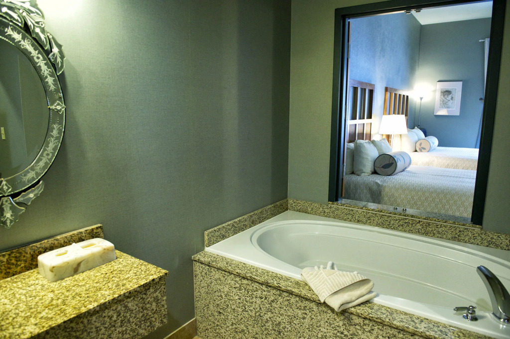 Dimond Center Hotel
