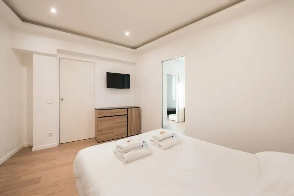 Spacious Apartment With 2 Rooms