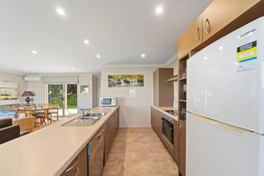 Lakeside Vistas Magic - Rainbow Point Home