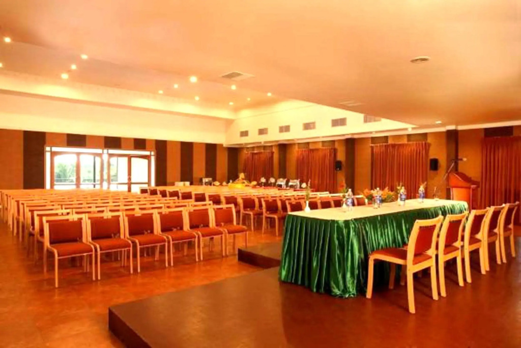 Holiday Hotel
