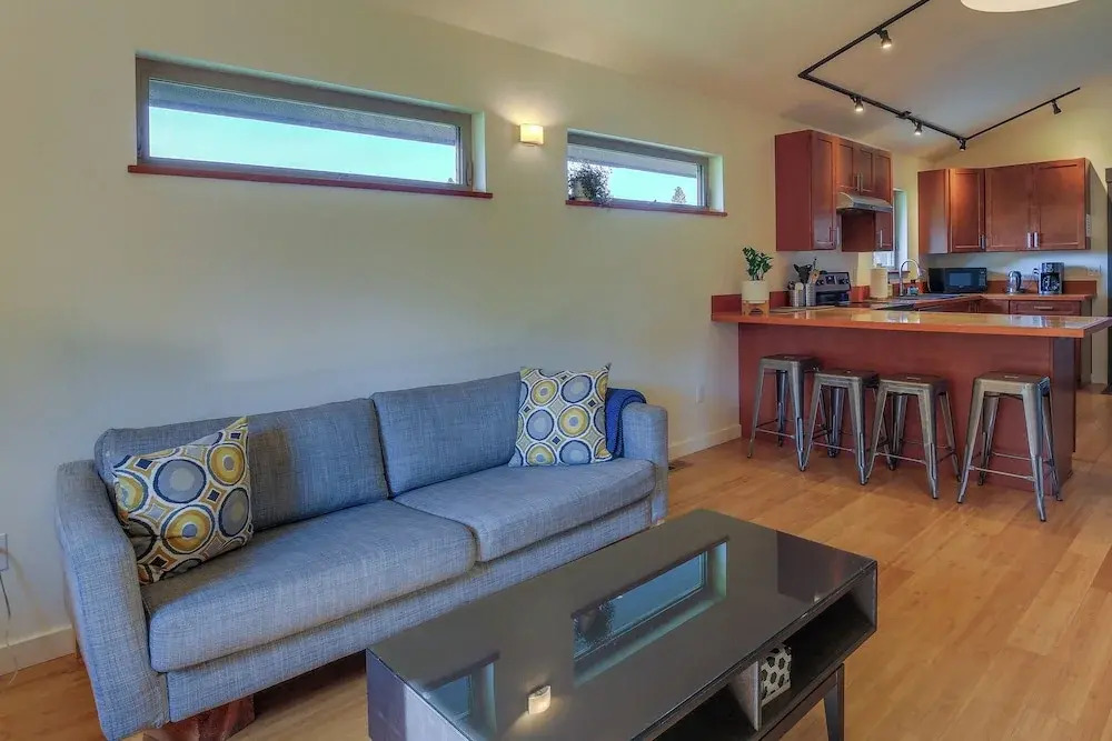 Modern White Salmon Apartment, Steps From Town