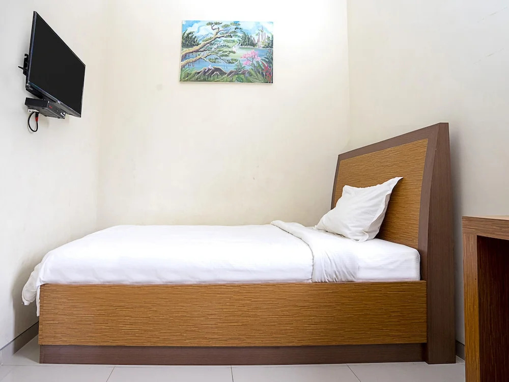 Pondok Indah Guest House by ecommerceloka