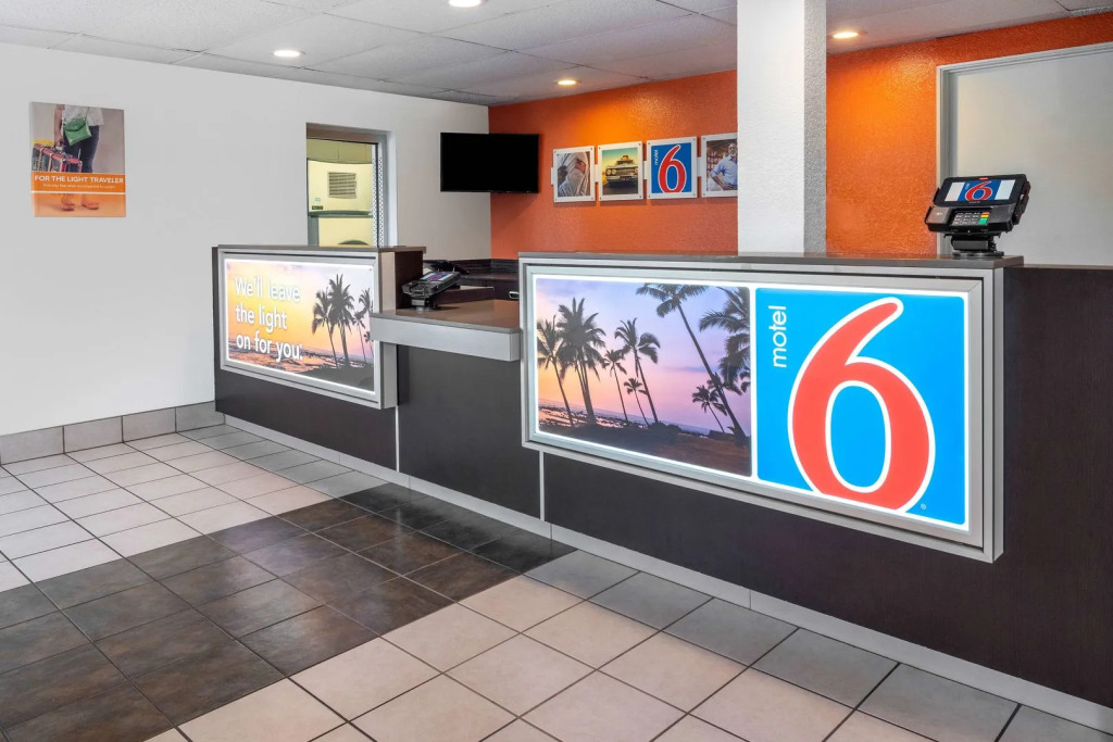 Motel 6-Ventura, CA - Beach