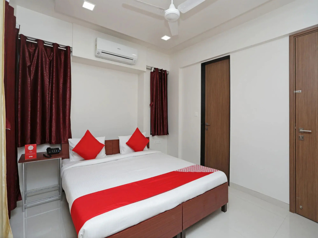 OYO 11742 Hotel Aakiyo Rooms