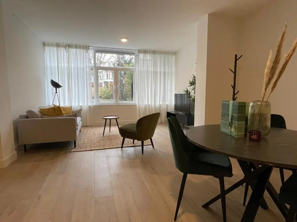 Beautiful 1 Bedroom Serviced Apartment 76m2 -MNL B-