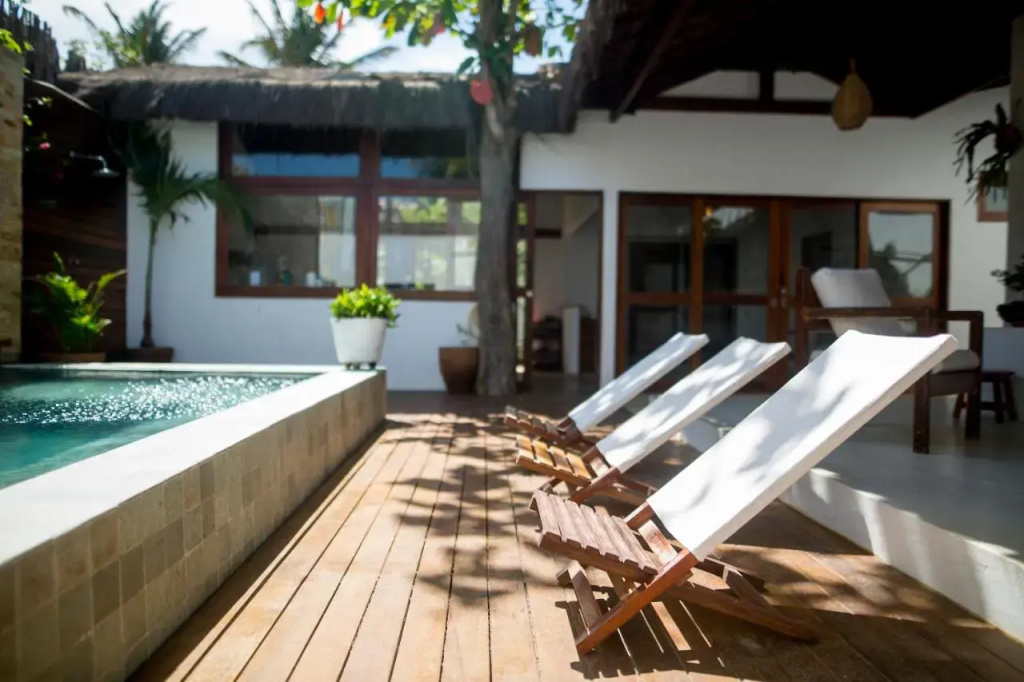 Tropical House - Villa com piscina perto do mar