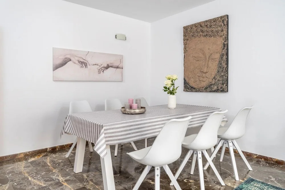Stunning flat with open pool