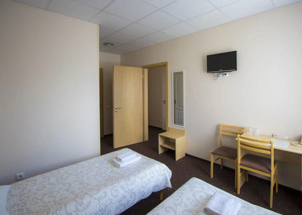 Hotel BEST with FREE PARKING