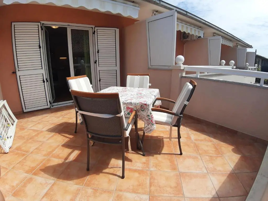 Apartments and Rooms Dobrila