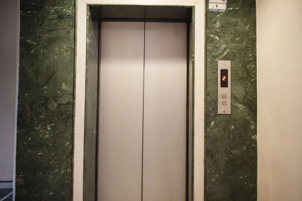 OYO 8198 Hotel Raj International