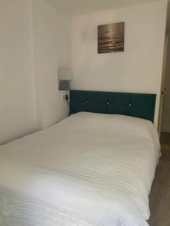Self Contained Rooms in Central Torquay
