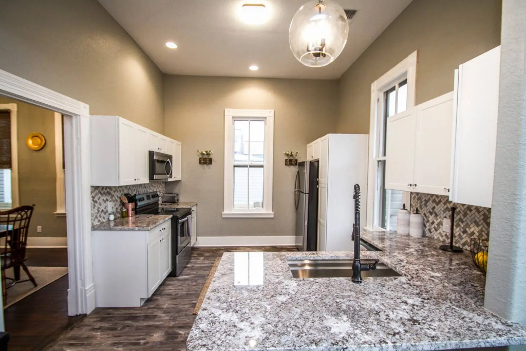 Restored Historic 2br/1.5ba House Near Downtown