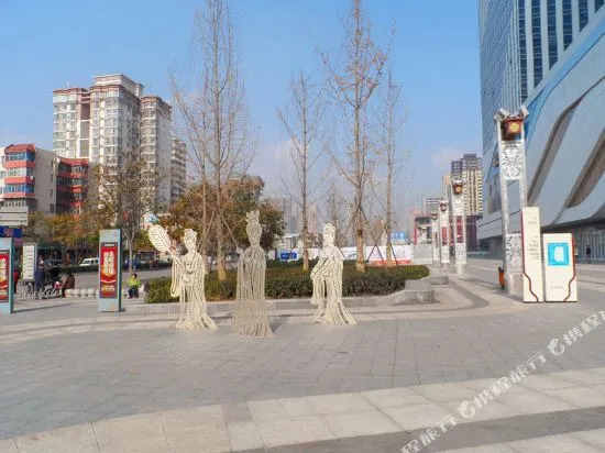 Yueda Gexusi Boutique Cinema Hotel (Xi'an Yujiazhai Metro Station Daming Palace Wanda Branch)