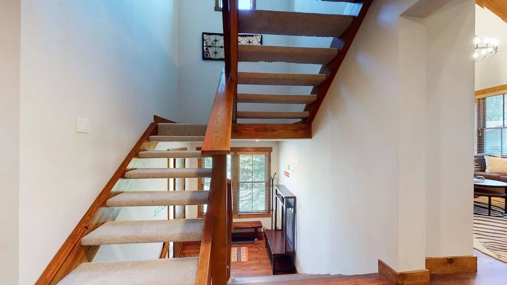 Snowcreek VI The Lodges 1127 3 Suites, Spacious with Mountain Views, Private Garage and Washer Dryer by RedAwning