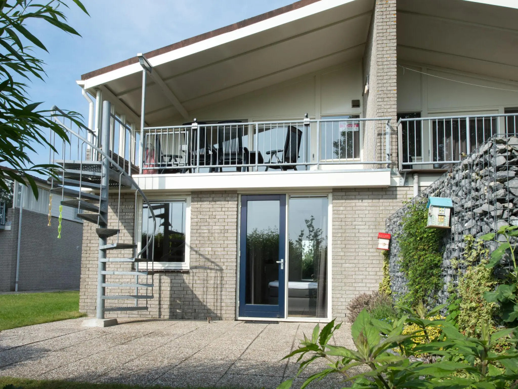 Semi-detached house near Noord-Beveland Beach