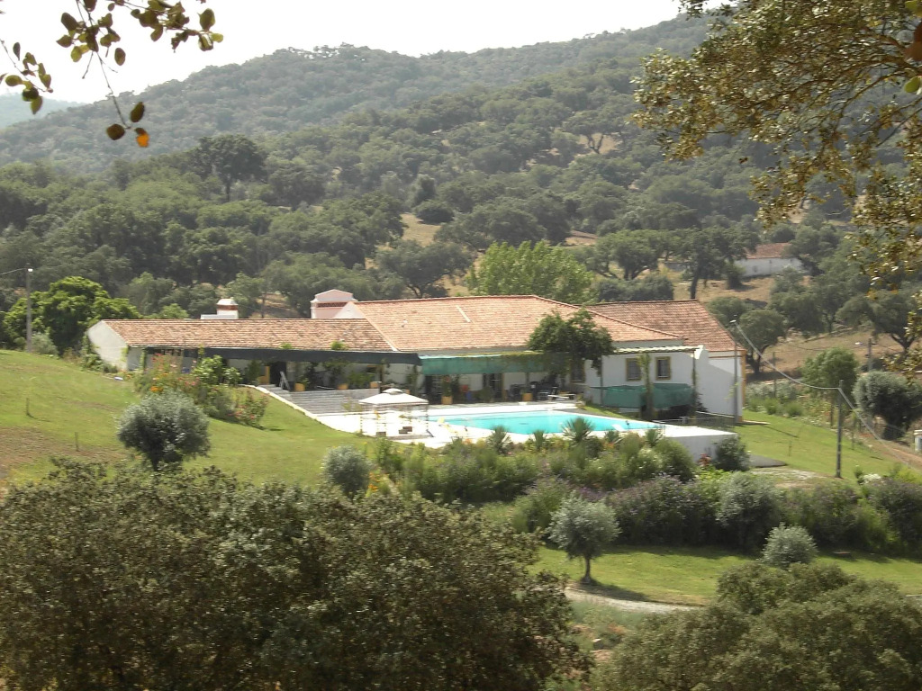 Farmhouse in Montemor-o-novo With Pool