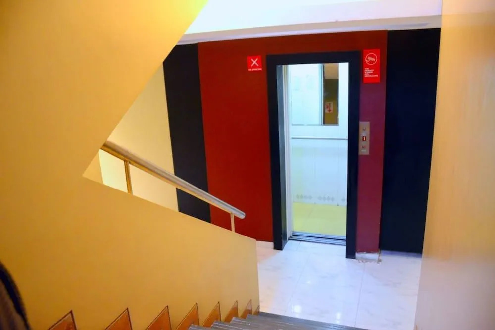 OYO 6002 Avezeekaa Corporate Residency