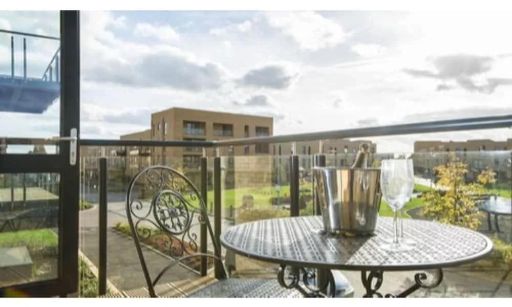 Tailored Stays - De Havilland House