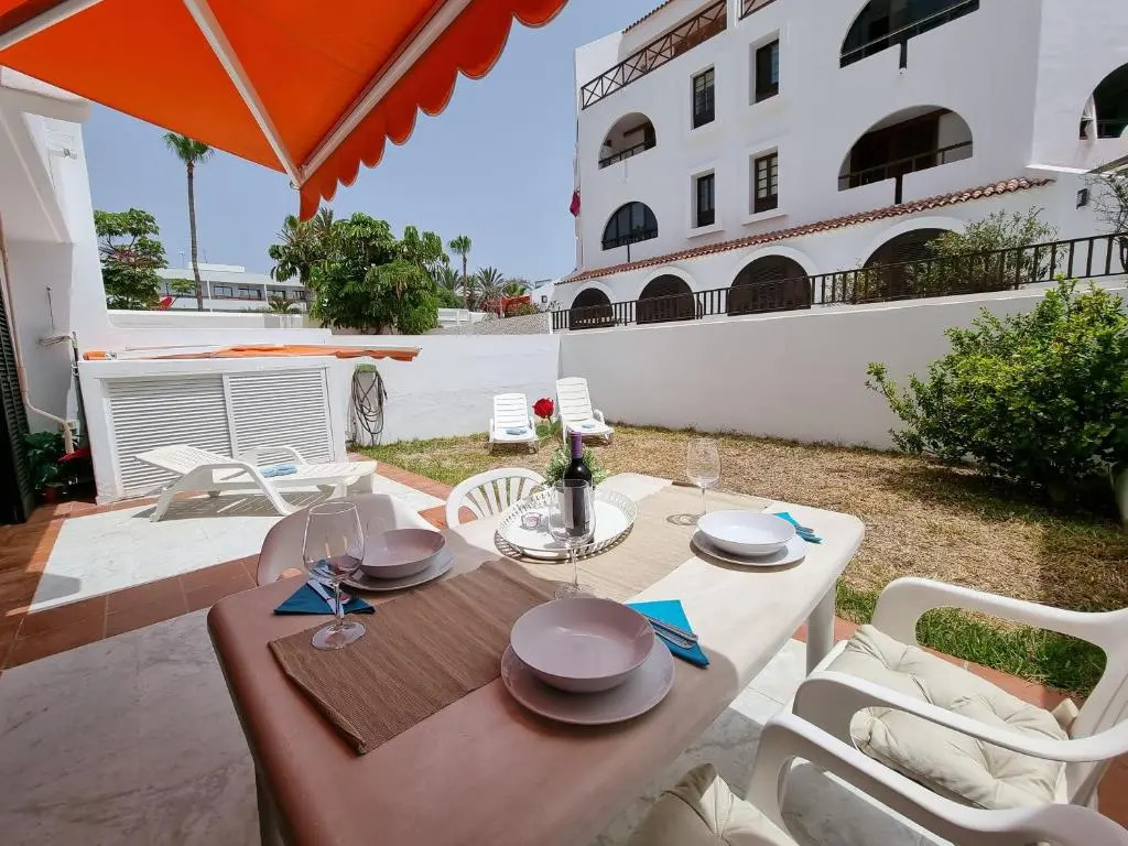 Casa Teide, ground floor Apartment Parque Santiago 1, heated pool, 100 m to sea and beach, wifi