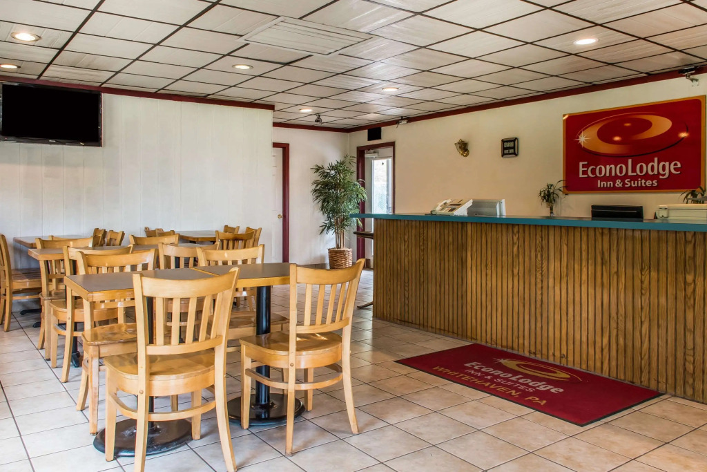 Econo Lodge Inn & Suites Lake Harmony - Pocono Mountains Area