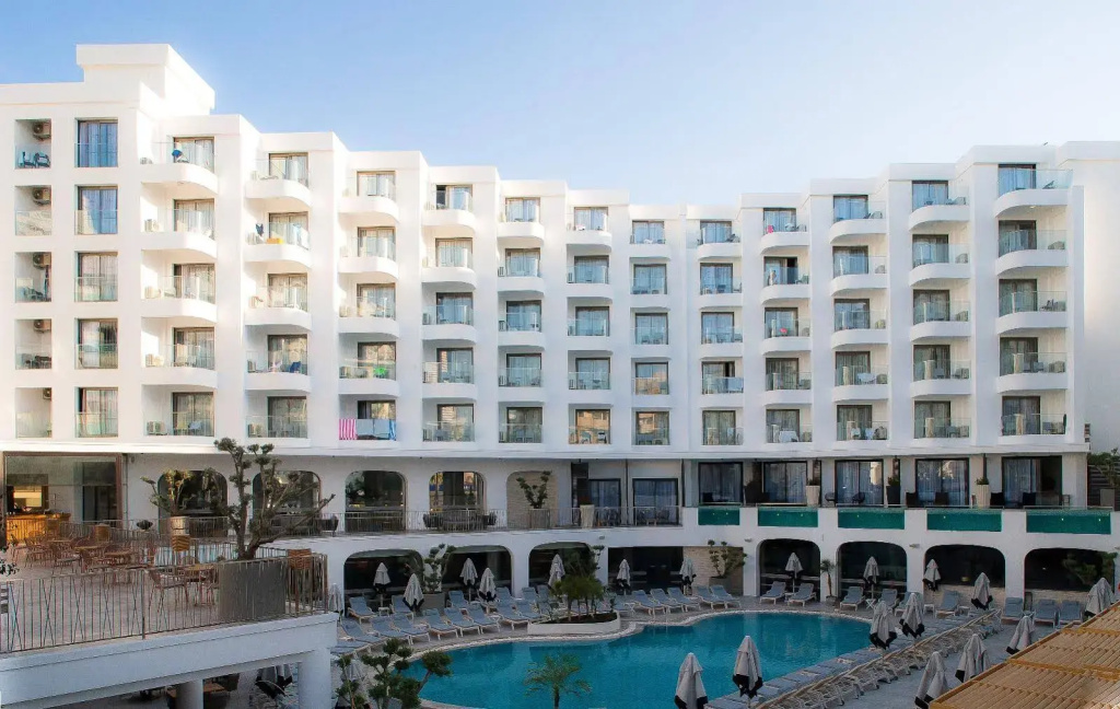 Lalila Blue Suites